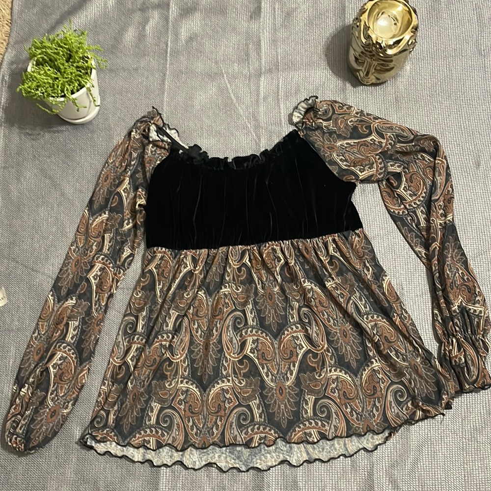 Pretty paisley peasant